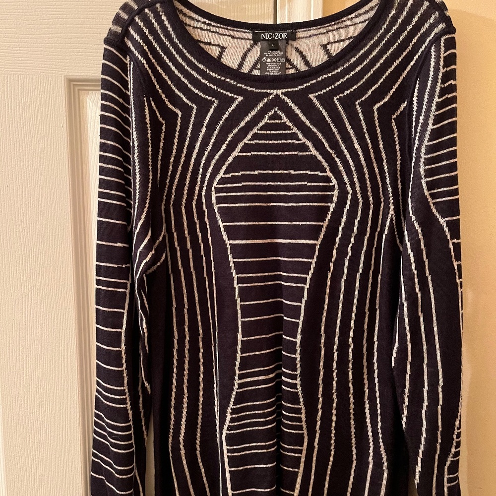 Nic and Zoe geometric black and white sweater, size large.